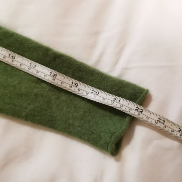 Old Navy Cashmere V-neck Sweater - Picture 3 of 3